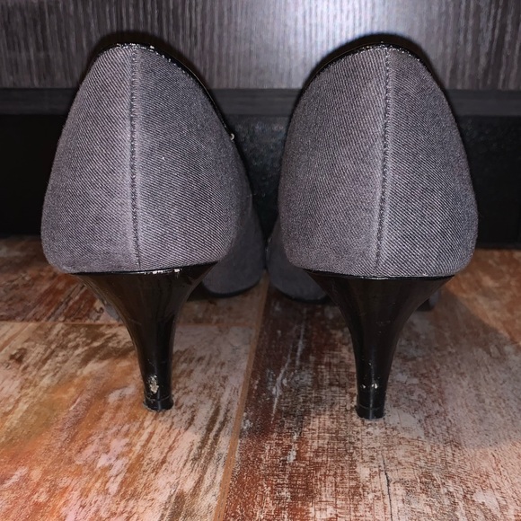 Kelly & Katie Peep Toe Kitten Heels 8 - Picture 3 of 7